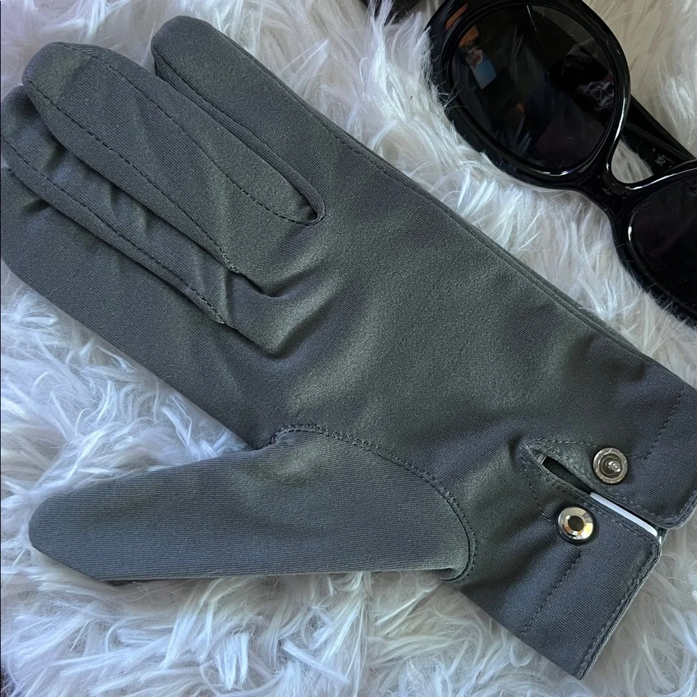 Swarovski Crystal Embellished Grey Gloves NWOT